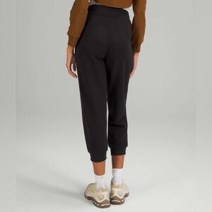 Lululemon Scuba High-Rise Cropped Jogger